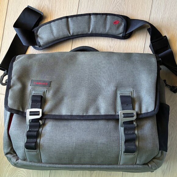 Timbuk2 Other - Timbuk2 Messenger/Computer Bag in Army green/gray. Excellent Condition